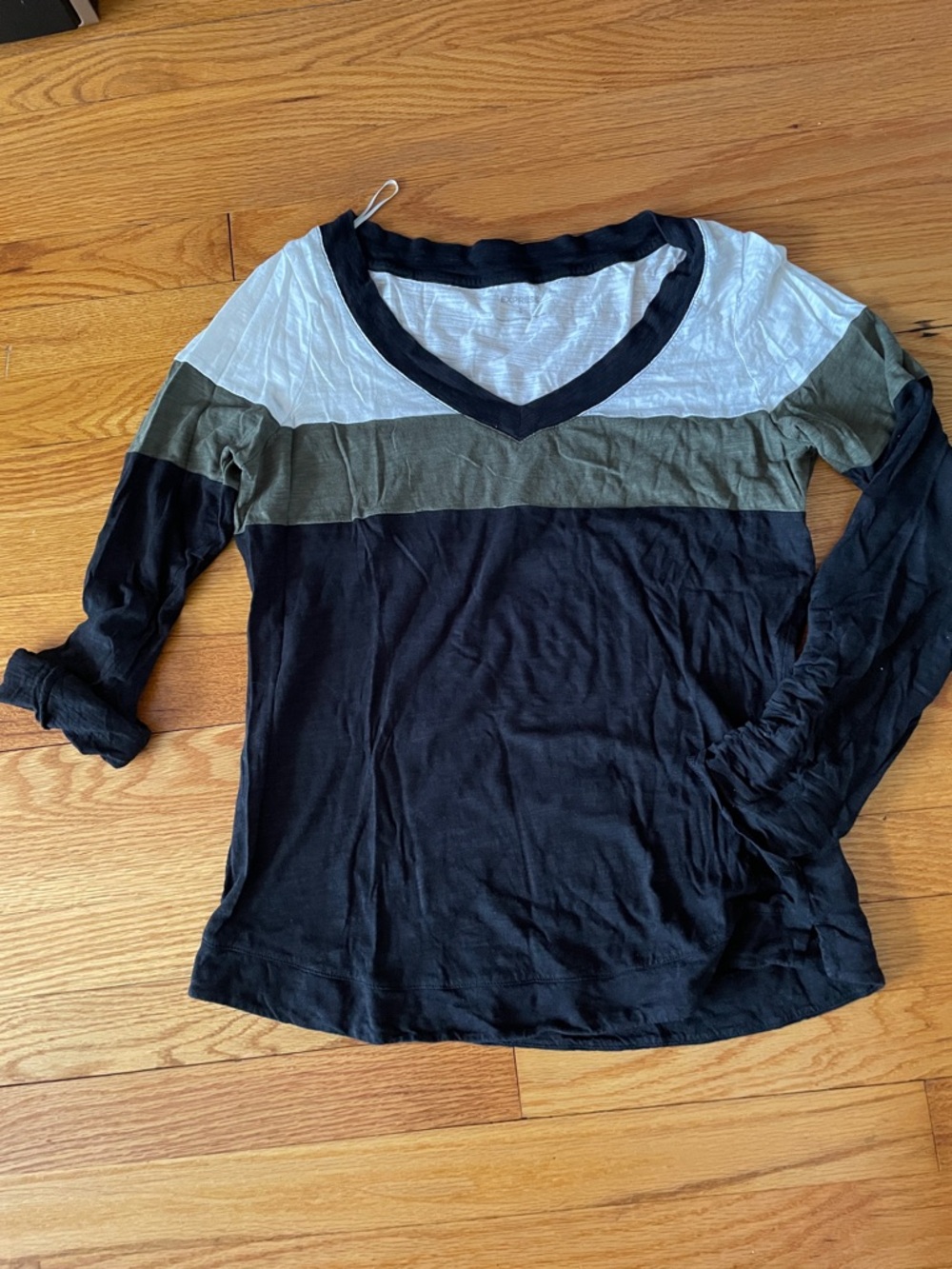 Express Women's Long Sleeve V-Neck Colorblock Top - Black, Olive & White
